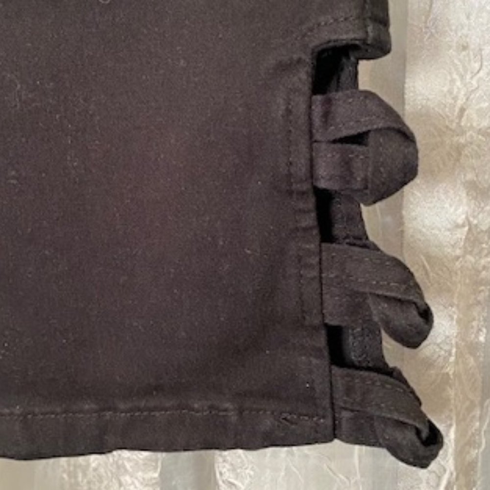 Denim & Co. Black Capri Loop Detail Leg Opening, Large - Picture 3 of 7
